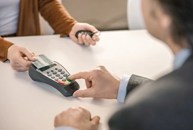 Alugar carro sem cartão de crédito? Saiba se é possível. 