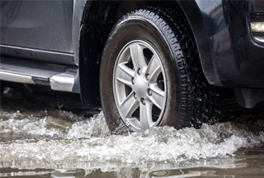Aquaplaning: what it is, how to prevent it and what to do