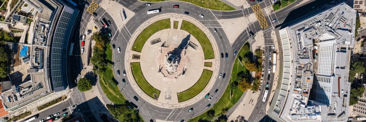 The ultimate guide to safe driving in roundabouts in Portugal
