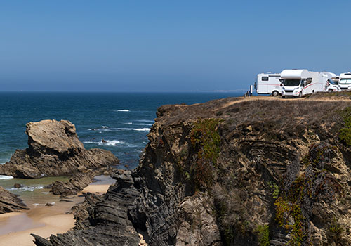 campers parked costa vicentina