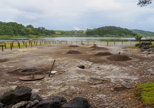 Cozido das Furnas, a provar nas suas aventuras nos Açores.