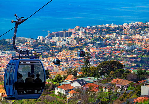 vista sobre o Funchal com teleférico