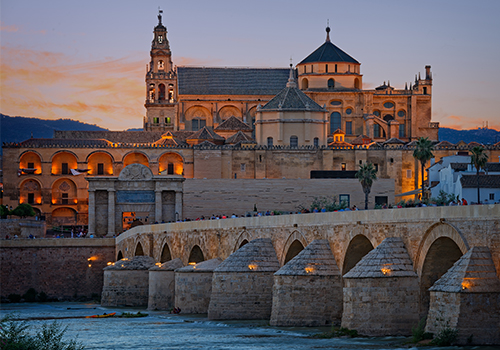 Vista ao crepúsculo da Grande Mesquita de Córdoba