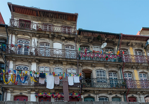 Fachadas decoradas para o São João do Porto