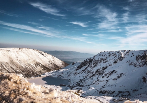 montanhas com neve Serra da Estrela