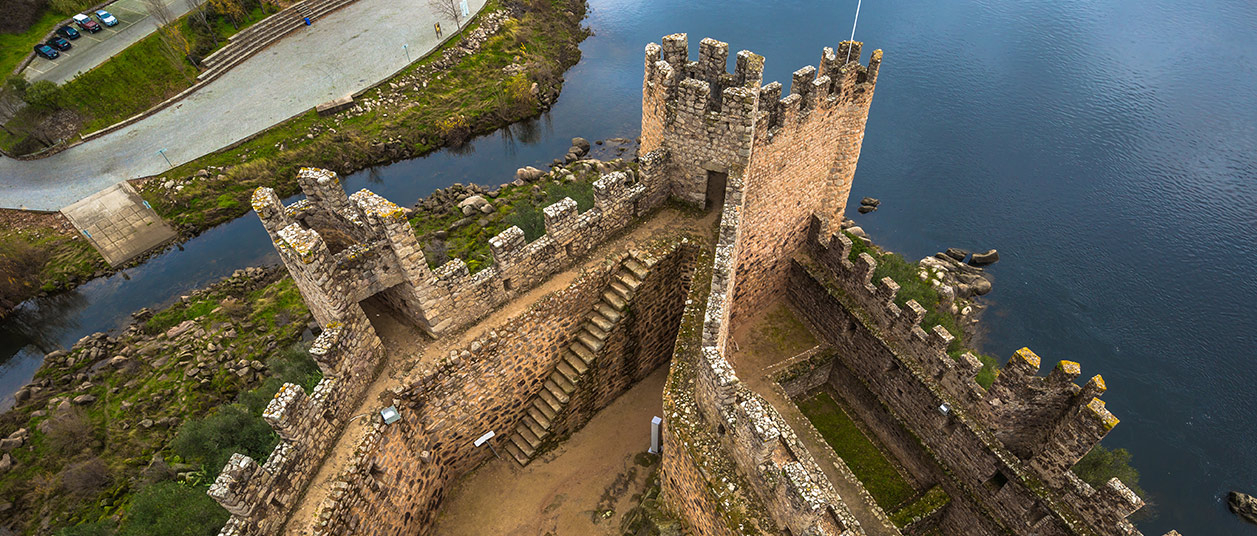 Viaje no tempo com 10 castelos de Portugal!