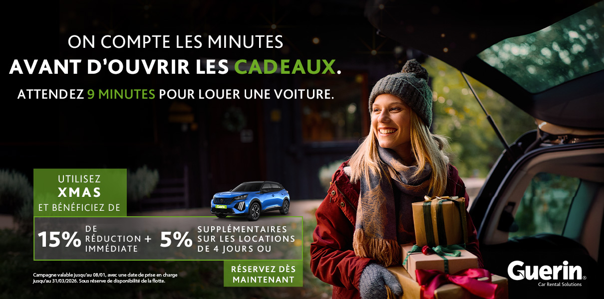 Femme souriant avec des cadeaux de Noël à la main, sortis de la voiture de location. Le texte promotionnel dit : “À compter les minutes avant d’ouvrir les cadeaux. Comptez 9 minutes pour louer une voiture.” Mise en avant : “Utilisez XMAS et recevez 15 % d